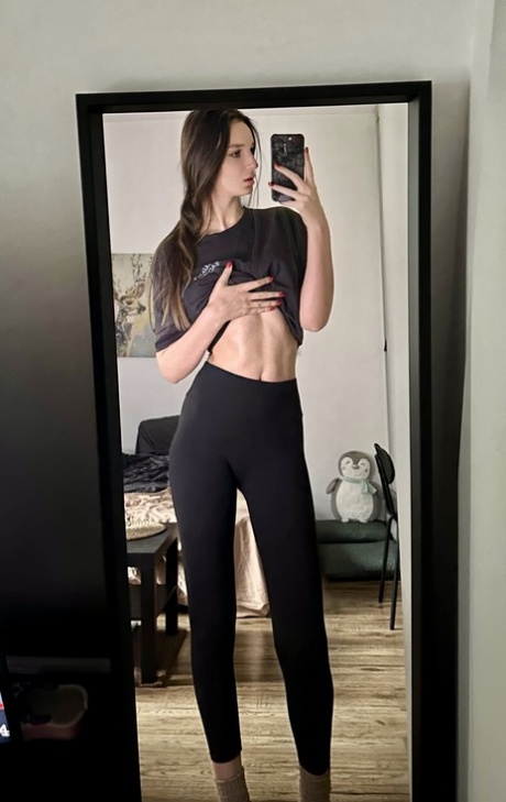 Sexy OnlyFans babe Koketo4ka shows her killer booty in her ripped pants