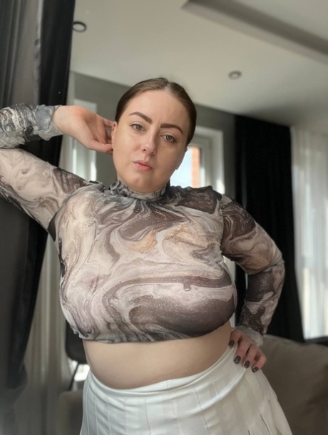 Chubby OnlyFans babe Kristi KKK poses braless and pantyless in a solo