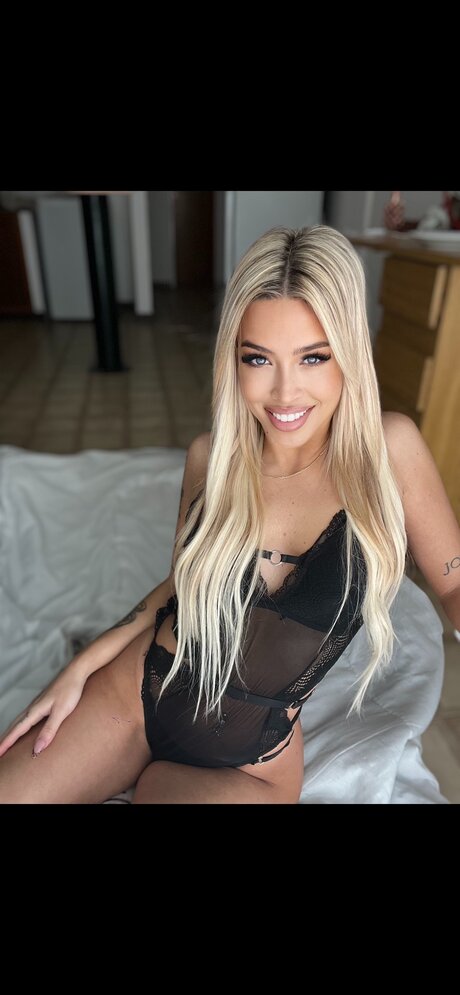 OnlyFans Zoe Greek Queen