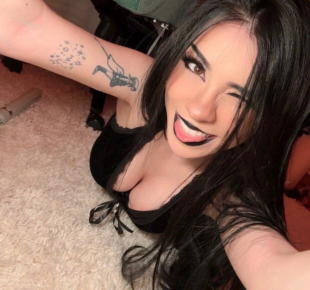 Fotos y videos filtrados sexy de Aviva Sofia Fanfix Paypig