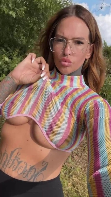 Glamorous babes show off their big booties in sexy outfits in a compilation