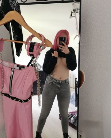 Brunette amateur Kirajameson shows her round booty in her black panties