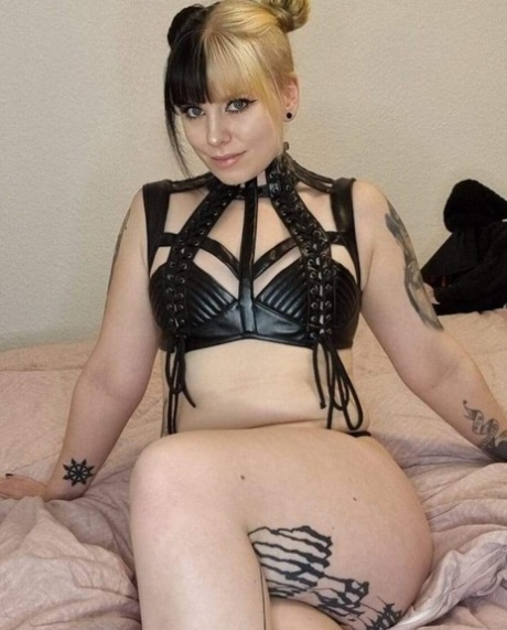 Saucy amateur Kirajameson shows her hot body in a leather outfit & pantyhose