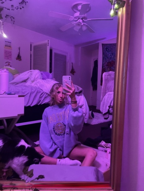 Skinny OnlyFans model Blondie Alexis poses provocatively in a solo