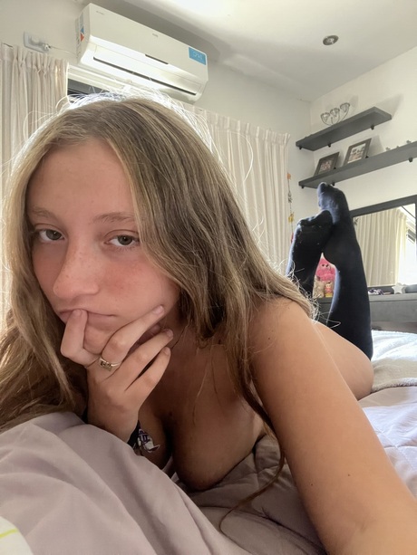 Teen amateur Estell Aily unveils her fat ass and covers her boobs