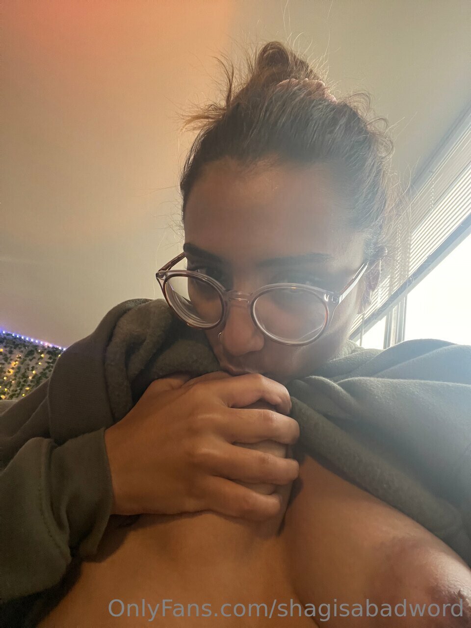 Los únicos fans de Shaghana Doyle se burlan de sus pechos desnudos